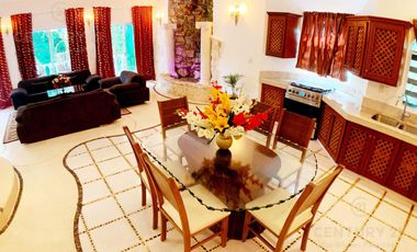 Castillo de Amor,  Casa amplia de 2 habitaciones  con estilo único a solo 200 m de la Playa en Playacar fase 1 P4491