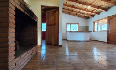 Acogedora casa de un nivel cerca del Colegio Montessori en Acatitlán