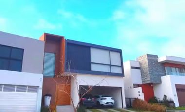 PUNTA TIBURON, Casa en VENTA o RENTA totalmente amueblada con sala de TV y 3 recamaras
