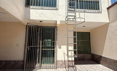 Amplia casa en renta a una cuadra de Av. Las Torres