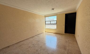 Amplia casa en renta a una cuadra de Av. Las Torres