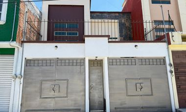 Amplia casa en renta a una cuadra de Av. Las Torres