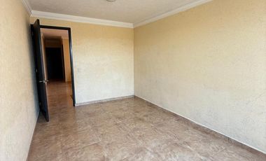 Amplia casa en renta a una cuadra de Av. Las Torres