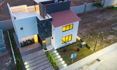 Casa en renta en Karakal Nuevo Vallarta con alberca | 4 recamaras 1 en planta baja y roof top