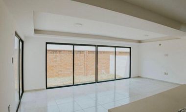 PUNTA TIBURON, Casa en VENTA con terraza, jardin, sala de TV y cuarto de servicio
