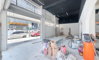 RENTA DE LOCAL COMERCIAL EN EJE CENTRAL LAZARO CARDENAS EN ESQUINA