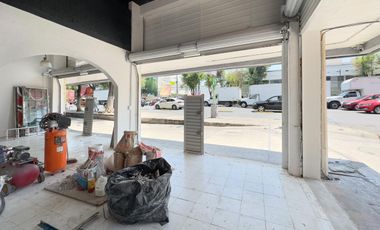 RENTA DE LOCAL COMERCIAL EN EJE CENTRAL LAZARO CARDENAS EN ESQUINA