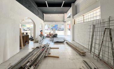 RENTA DE LOCAL COMERCIAL EN EJE CENTRAL LAZARO CARDENAS EN ESQUINA