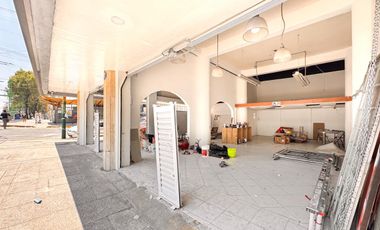 RENTA DE LOCAL COMERCIAL EN EJE CENTRAL LAZARO CARDENAS EN ESQUINA