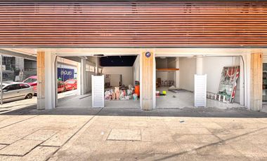 RENTA DE LOCAL COMERCIAL EN EJE CENTRAL LAZARO CARDENAS EN ESQUINA