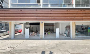 RENTA DE LOCAL COMERCIAL EN EJE CENTRAL LAZARO CARDENAS EN ESQUINA