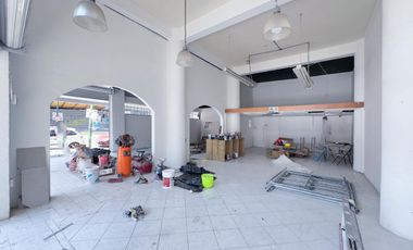 RENTA DE LOCAL COMERCIAL EN EJE CENTRAL LAZARO CARDENAS EN ESQUINA