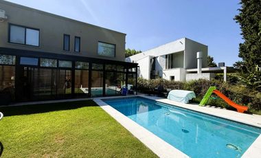 Casa 5 ambientes en venta, Santa maria de los oliv