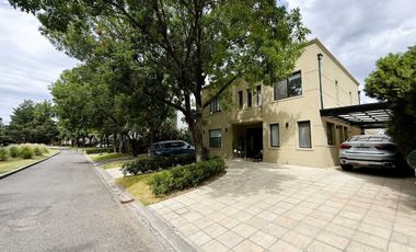 Casa 5 ambientes en venta, Santa maria de los oliv