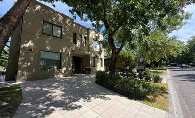 Casa 5 ambientes en venta, Santa maria de los oliv