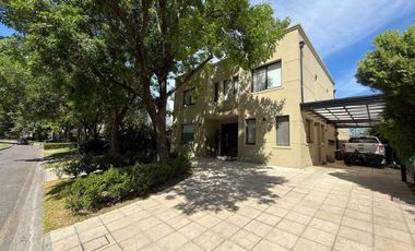 Casa 5 ambientes en venta, Santa maria de los oliv