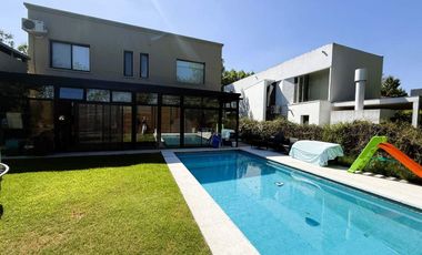 Casa 5 ambientes en venta, Santa maria de los oliv