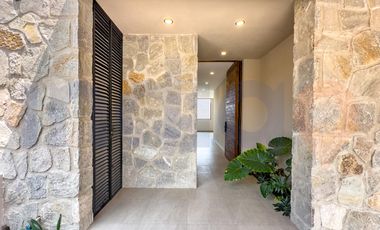 Casa amueblada en Renta en  Altozano en condominio Roca