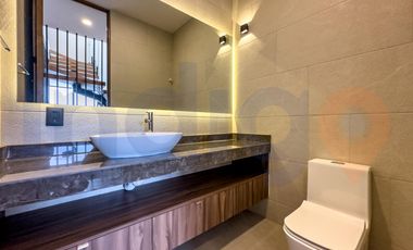 Casa amueblada en Renta en  Altozano en condominio Roca