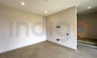 Casa amueblada en Renta en  Altozano en condominio Roca