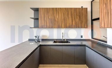 Casa amueblada en Renta en  Altozano en condominio Roca