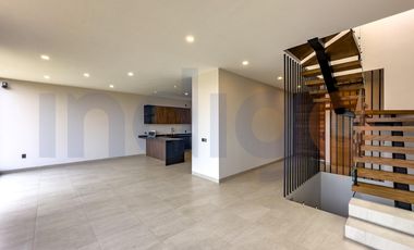 Casa amueblada en Renta en  Altozano en condominio Roca