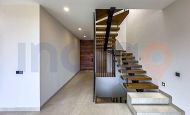 Casa amueblada en Renta en  Altozano en condominio Roca