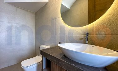 Casa amueblada en Renta en  Altozano en condominio Roca
