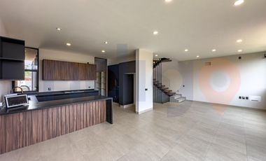 Casa amueblada en Renta en  Altozano en condominio Roca
