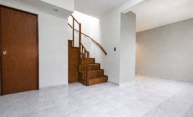 Venta Casa en Ph 3 dormitorios con patio y cochera