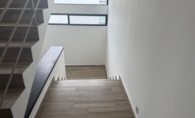 LOMAS RESIDENCIAL, Casa en RENTA con sala de TV, 3 recamaras con baño y cuarto de servicio