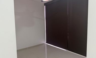 LOMAS RESIDENCIAL, Casa en RENTA con sala de TV, 3 recamaras con baño y cuarto de servicio