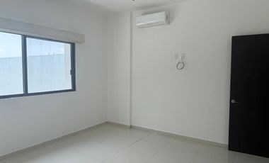 LOMAS RESIDENCIAL, Casa en RENTA con sala de TV, 3 recamaras con baño y cuarto de servicio