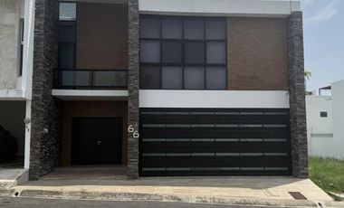 LOMAS RESIDENCIAL, Casa en RENTA con sala de TV, 3 recamaras con baño y cuarto de servicio