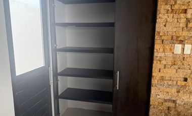 LOMAS RESIDENCIAL, Casa en RENTA con sala de TV, 3 recamaras con baño y cuarto de servicio