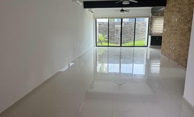 LOMAS RESIDENCIAL, Casa en RENTA con sala de TV, 3 recamaras con baño y cuarto de servicio