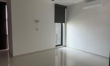 LOMAS RESIDENCIAL, Casa en RENTA con sala de TV, 3 recamaras con baño y cuarto de servicio