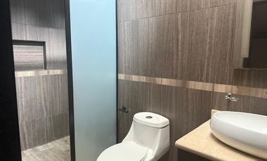 LOMAS RESIDENCIAL, Casa en RENTA con sala de TV, 3 recamaras con baño y cuarto de servicio