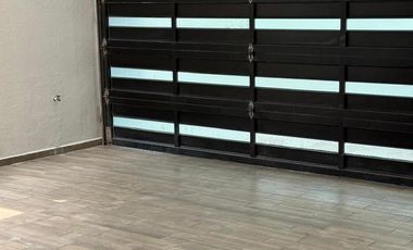 LOMAS RESIDENCIAL, Casa en RENTA con sala de TV, 3 recamaras con baño y cuarto de servicio