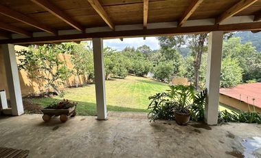 Renta casa de campo con bungalow en Casas Viejas Valle de Bravo