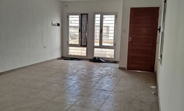ALQUILER CASA 2 HABITACIONES UNIVERSITARIO DE HORI