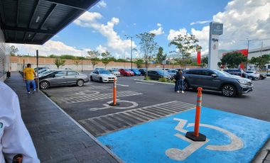 Local en Renta en Centro Comercial Andador en Avenida principal mucha afluencia