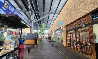 Local en Renta en Centro Comercial Andador en Avenida principal mucha afluencia