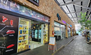 Local en Renta en Centro Comercial Andador en Avenida principal mucha afluencia