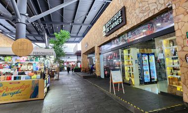 Local en Renta en Centro Comercial Andador en Avenida principal mucha afluencia