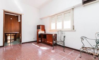 CASA DE 3 AMB CON LOCAL Y COCHERA - LANÚS