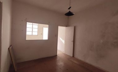 VENTA EN BLOCK 2 LOCALES + 4 PH DE 2 AMB C/U