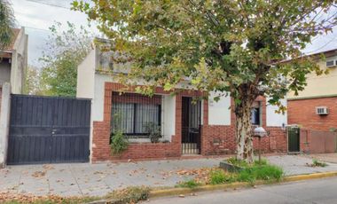 Venta San Martin con Jardin y cochera
