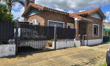 VENTA CASA 3 AMB JARDIN COCHERA VILLA ADELINA