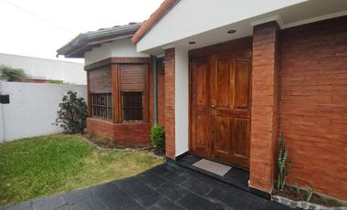 VENTA Casa 4 Amb, cochera y terraza. Villa Adelina